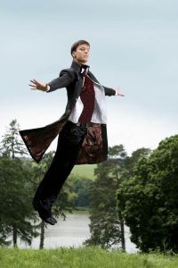 维塔斯评价周深_周深璞玉之争，猫儿姐翻车！娱乐圈凭啥红？