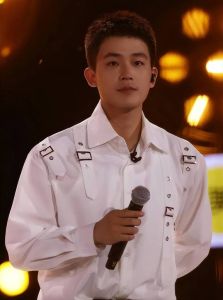 欧豪贵人是谁_选秀歌手变身演员，努力演技获认可，励志人生鼓舞人