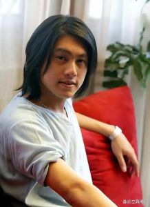 F4演唱会朱孝天缺席引争议，阿信致谢遭质疑，F4关系闹僵合体无望