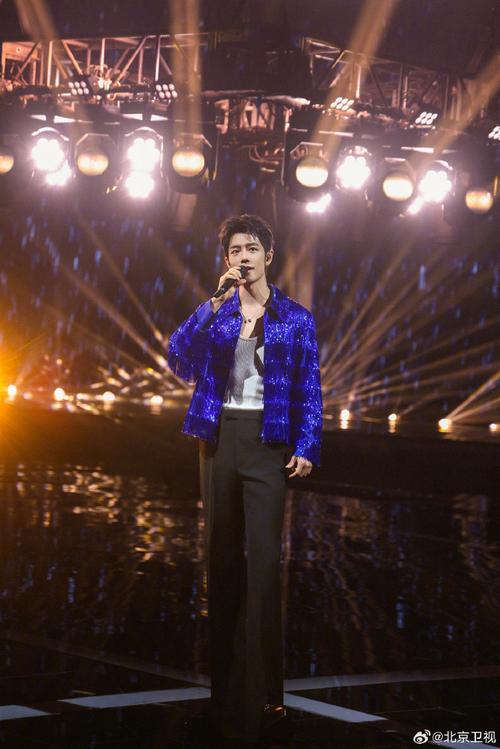 肖战的话筒是什么颜色_肖战换话筒粉丝感动，王一博绿色耳麦显特别，颜色呼应显兄弟情