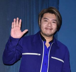 阿杜与杨坤的嗓音_大器晚成，沙哑嗓音走红，中年后的音乐人生