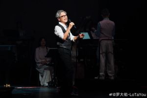 罗大佑唱歌什么水平_罗大佑唱功有争议？但写歌实力杠杠的！