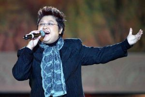 韩红最高音能唱多高_华语乐坛实力唱将，音域宽广，流行传统完美融合！