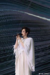 林忆莲 唱功_林忆莲唱功惊艳！从鸡仔嗓到天后，她如何逆袭？