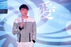 杨宗纬那个嗓音_杨宗纬沙哑嗓音独特有力量，唱起歌来特别走心