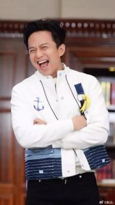 邓超剃须前后反差大，网友，秒变爹的孩！