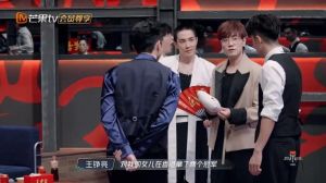 张智霖你是不是快爱上王铮亮了_张智霖华语乐坛歌手，王铮亮关系传闻多