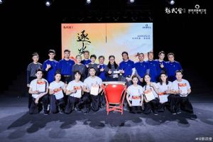 吴京出席影武堂结营汇演，学员演《侠问》，承诺拍武侠电影