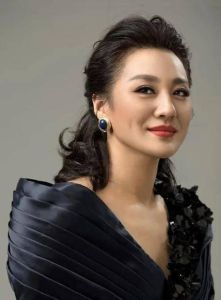 女高音厉害还是中音厉害_分清女高音女中音再练歌，科学护嗓效果好！