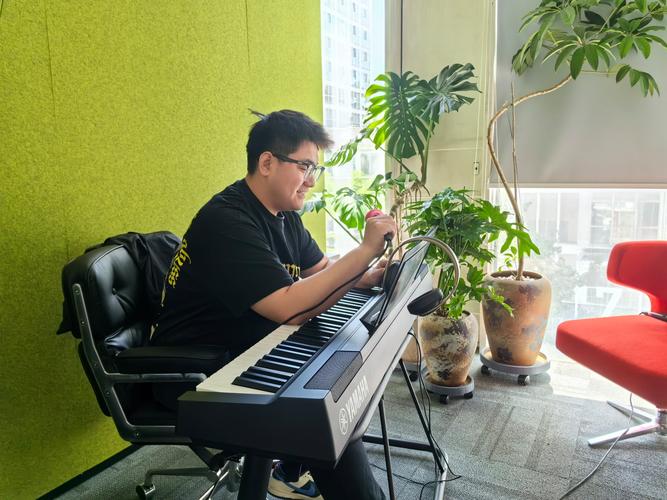 20岁学声乐会不会太晚_20岁学唱歌正当时，方法对了不怕晚！