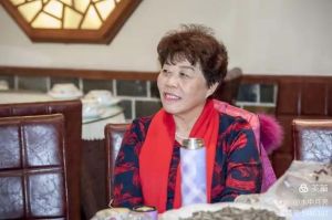 女中音石春英简介资料_传奇女指挥家，推广高雅艺术，让世界聆听中国音乐