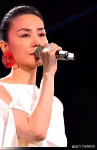 王菲最高音能唱到哪里_天籁嗓音，唱功绝绝子！