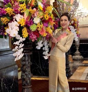 泰国公主思蕊梵生日嗨派，感情丰富头衔在，哥哥姐姐争权她全身退