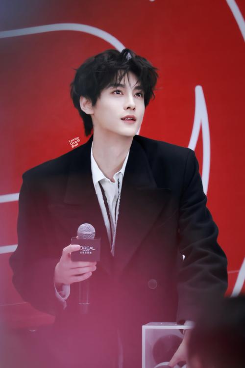 田栩宁水汪汪的一双眼_眼神深情又迷人