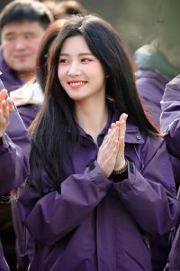 卢昱晓聊新剧《轧戏》与宋亚轩范丞丞关系，分享趣事