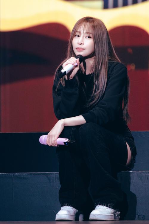 王心凌2017成都演唱会_王心凌成都演唱会冷场，粉丝缘变淡引深思