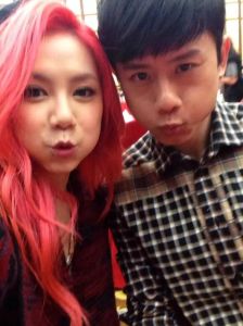 7月12邓紫棋和张杰演唱会_张杰雨中高唱《泡沫》感动邓紫棋，南昌演唱会成焦点