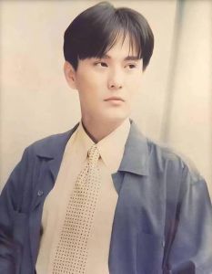 张信哲信仰最高音_张信哲高音震撼人心，信仰专辑经典，歌声充满力量与魅力