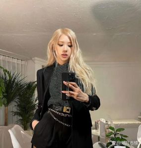 朴彩英坦言藏恋情装老奶奶约会，坦言当年为保护恋情选择低调