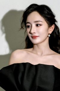 杨幂最新_享界汽车升级，杨幂成语音包，开车更方便！