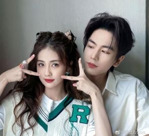 狗仔江小宴曝白鹿张凌赫分手_白鹿张凌赫分手？狗仔爆料遭否认，娱乐圈真假难辨！