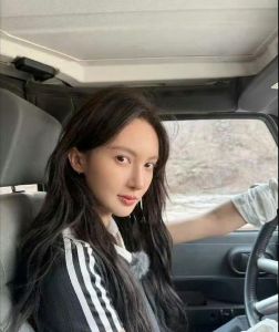 金晨狗仔_金晨肇事逃逸疑顶包，娇韵诗紧急撤广告！