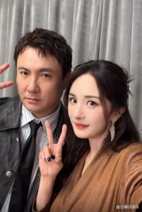 沈腾杨幂微博之夜互帮互助，搞笑互动引热议