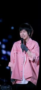 五月天只有阿信唱歌吗_阿信与信的摇滚音乐传奇