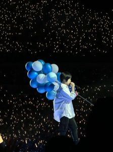 阿信在长春的演唱会怎么样_阿信摔下舞台仍坚持演唱，F4重聚感动粉丝