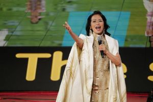 韦唯前后唱功对比_韦唯经历坎坷，如今田园生活乐开怀