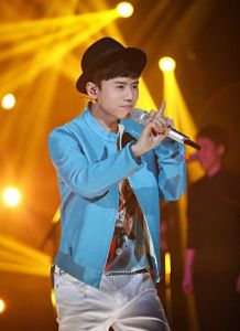 张杰我是歌手最高音_张杰高音爆裂！华语live王飙高C，舞台表现力绝了！