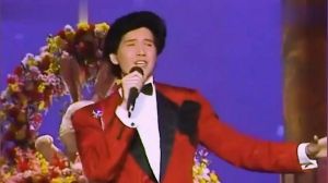 费翔参加了哪年的春晚_费翔87年春晚惊艳亮相，红衣舞曲火遍大江南北！