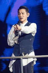 刘德华将举办演唱会_刘德华2025年演唱会承诺兑现，8月9日启德体育馆开唱