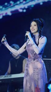 庄心妍广州演唱会_庄心妍广州演唱会，周六宝能体育中心，音响好不转票，地铁方便，还有余佳运郑润泽等演出！