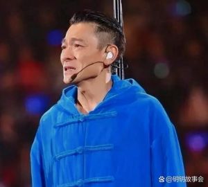 刘德华早期嗓音为何能成为天王_刘德华凭努力成天王，唱跳演戏样样行，敬业爱粉丝，几代人心中的偶像