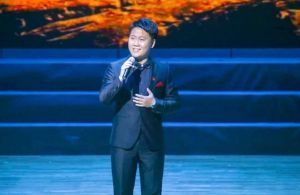 王传亮男高音多大了_星海音乐学院男高音王传亮，唱功扎实，荣获多项大奖，教学与演出并重，个人音乐会将盛大举行