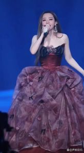 国内歌手音域是的八度的人_谁才是音域王者？