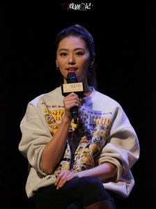 《暗恋桃花源》40周年发布会，老戏骨新演员齐聚，林依晨接棒演春花