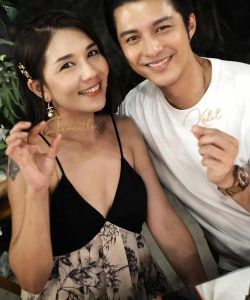 黄嘉乐离巢后发展遇阻，妻子为家兼职，坚强支持