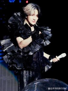 薛之谦南昌演唱会2023_薛之谦南昌演唱会燃爆！酷炫舞台嗨翻五万粉丝，南昌文旅齐升级