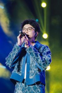 毛不易个人演唱会_毛不易苏州演唱会只在今夜嗨翻全场，金币雨引爆笑！