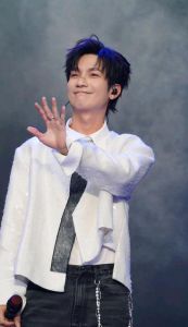 陈楚生2020年演唱会_陈楚生周深广州演唱会，重温青春音乐梦！