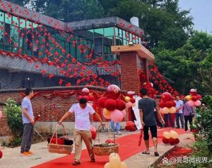吴彦祖杭州街头遇喜宴，喜气帮忙接亲成网红