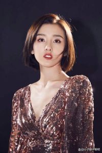 宋祖儿发甜甜圈照平息骂声？网友看法不一