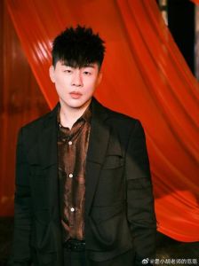 出道时的胡彦斌唱功很好吗_音乐天才，唱功超棒，红颜月光经典永流传