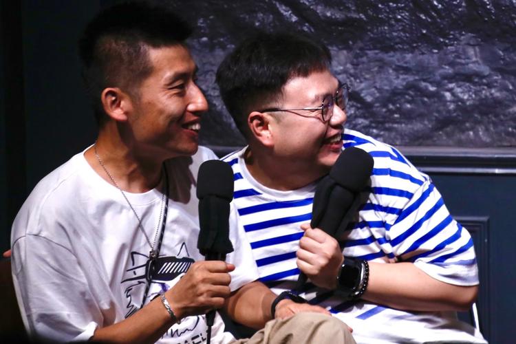 老万豪爽，给兄弟王平河两亿卡+大会馆，兄弟情谊深！