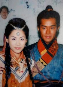 古天乐宣萱《寻秦记》重播活动感动落泪，两人拥抱显真情