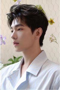 娱乐圈八卦，杨洋拍戏受伤疑假人，黄杨钿甜翻身不易，曾沛慈曾追赵丽颖？