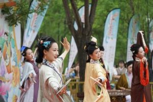 圆明园踏青节，花神变美人，赏花体验乐趣多