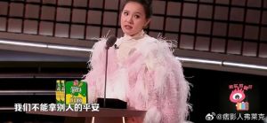 谢依霖回归综艺引导师争议，曾志伟动情落泪